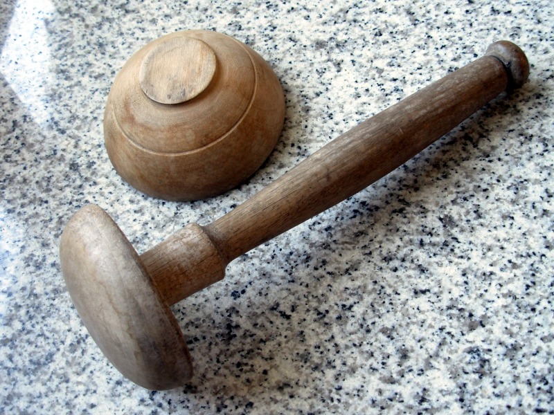 Ancien pilon de cuisine en bois