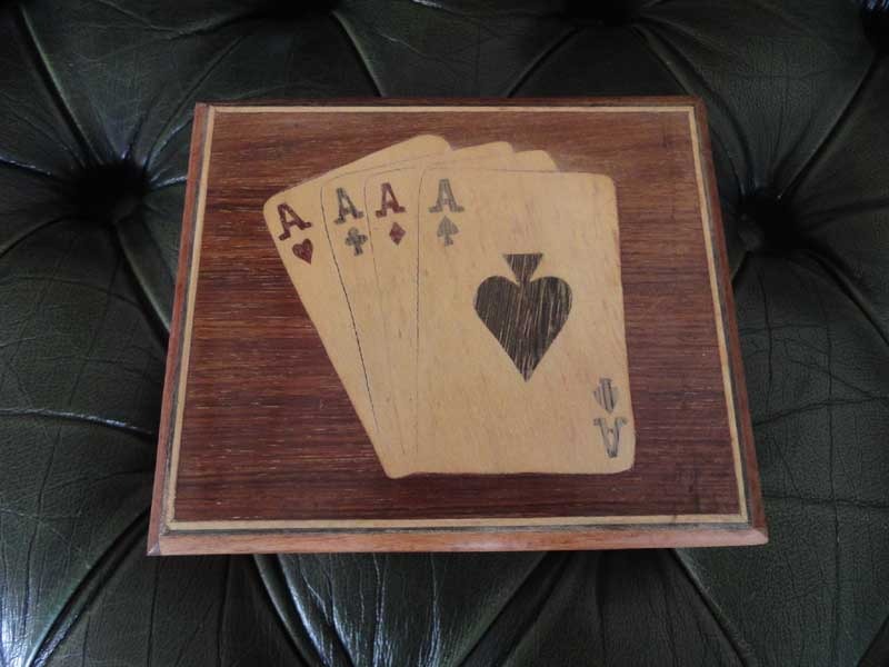 Boîte à jeux de cartes