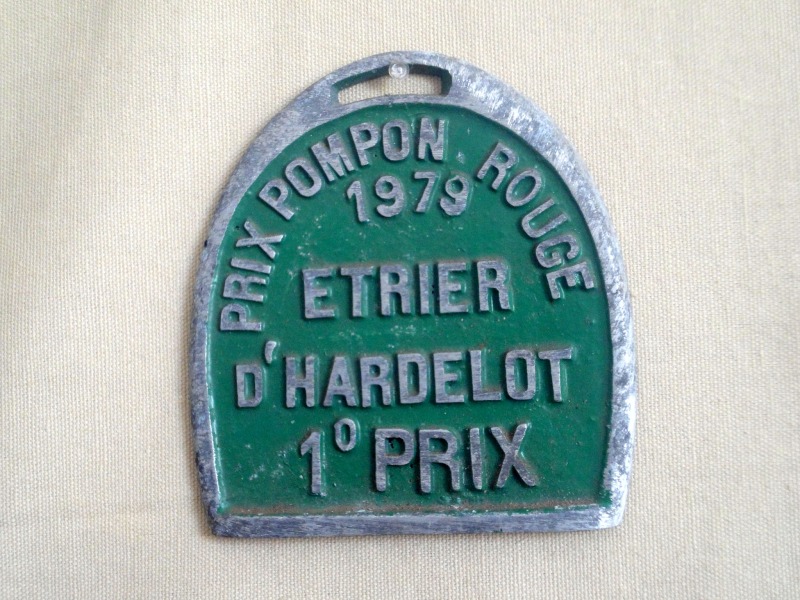 Plaque de concours hippique 1979 - Pompon rouge