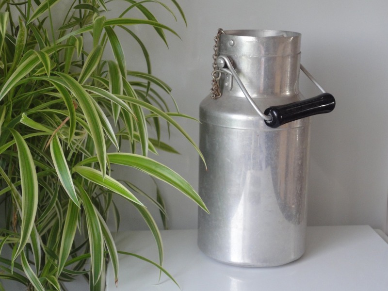 Pot à lait en aluminium