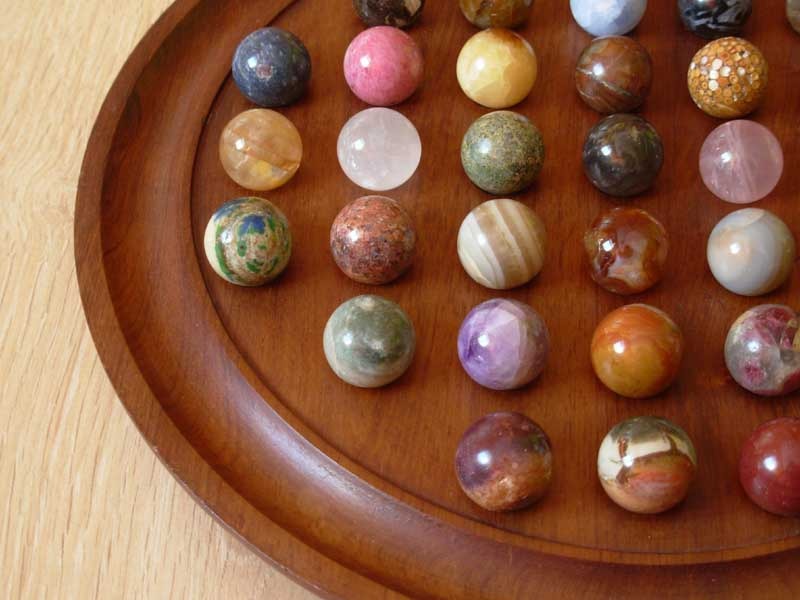 Solitaire avec boules en pierres naturelles