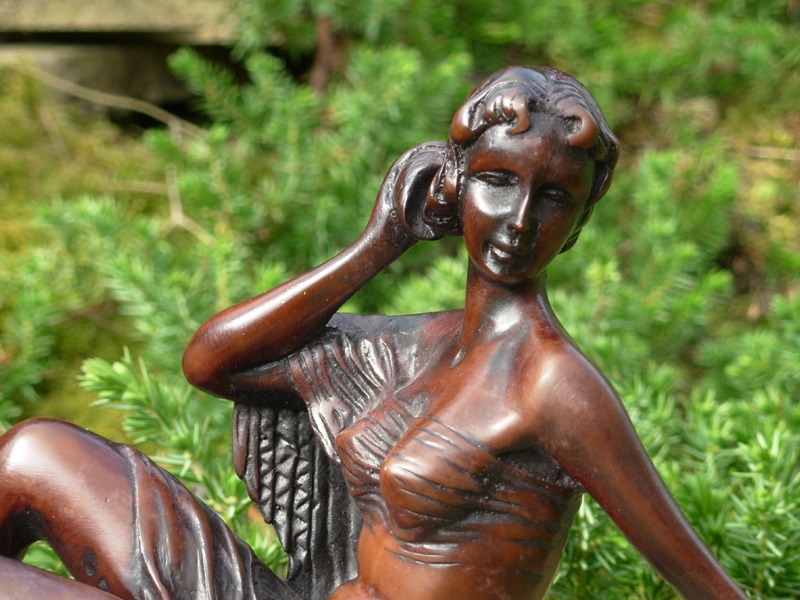 Statuette - Femme au coquillage