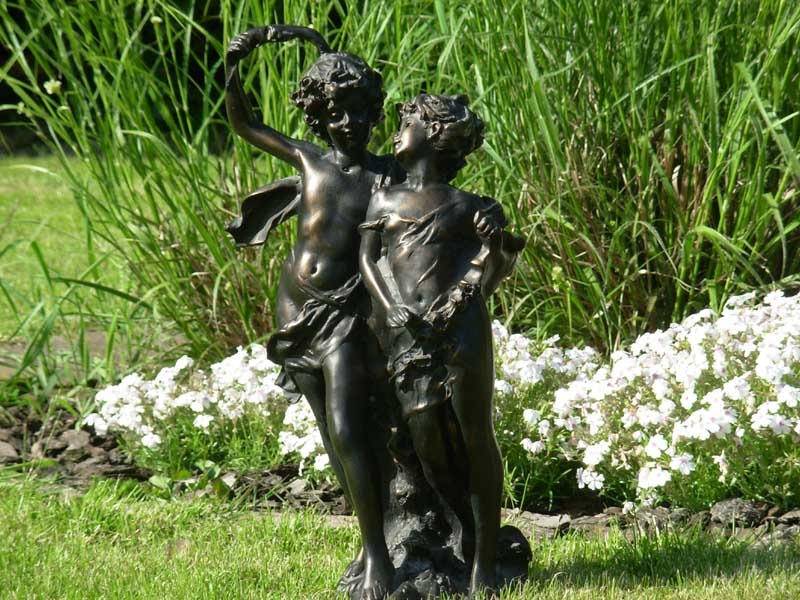 Statuette - Jeune homme et sa demoiselle